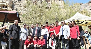 Vali Çiçek ve Başkan Büyükkılıç, Turizm Haftası'nı gençlerle kutladı