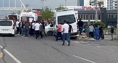 Yenişehir'de otomobille minibüsün çarpıştığı kazada 3 yaralı