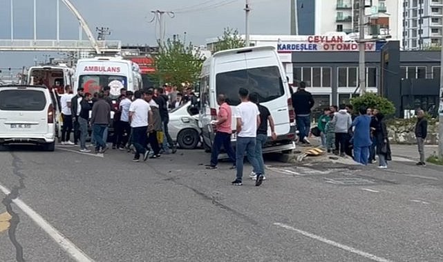 Yenişehir'de otomobille minibüsün çarpıştığı kazada 3 yaralı
