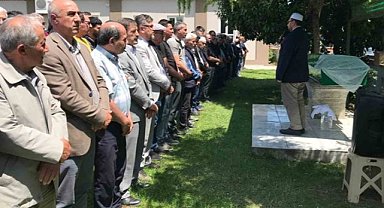 Akyazı'da benzin dökülerek yanan kadın defnedildi