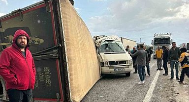 Beyşehir'de servis minibüsüyle kamyon çarpıştı! 14 yaralı