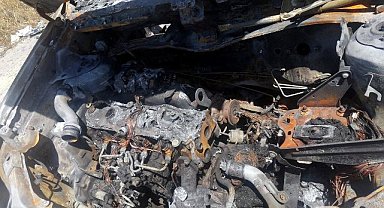 Bursa'da alev alan araç hurdaya döndü 