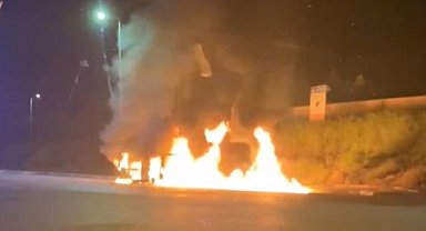 Bursa'da alevlere teslim olan araç hurdaya döndü! 