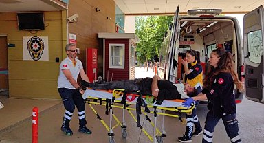 Bursa'da cip ile motosikletin çarpıştığı kazada 3 kişi yaralandı 