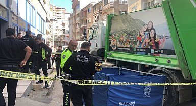 Bursa'da feci kaza: Yaşlı kadın kamyonun altında kaldı 