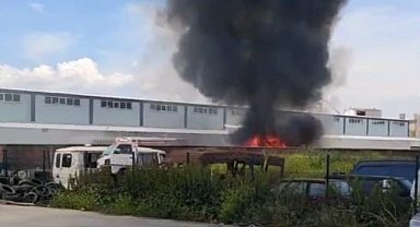 Bursa'da geri dönüşüm tesisi alevlere teslim oldu 