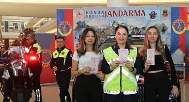 Bursa'da jandarma ekipleri vatandaşları bilgilendirdi 