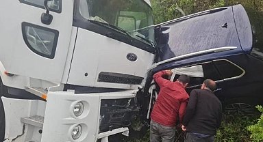 Bursa'da kamyon araçları biçti! 2 ölü, 1 yaralı! 