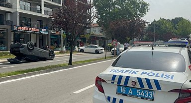 Bursa'da korkunç kaza: Otomobile çarpıp takla attı! 