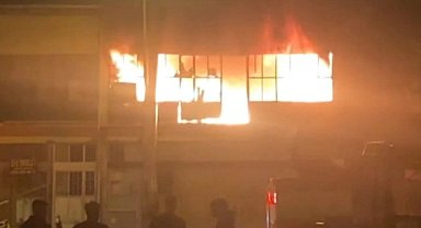 Bursa'da mobilya imalathanesi alevlere teslim oldu 