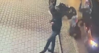 Bursa'da motosiklet ile otomobil çarpıştı: 2 yaralı! 