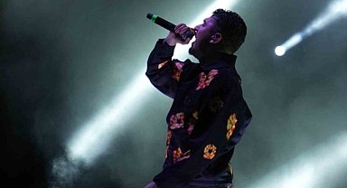 Bursa'da sahne alan Blok3 gençleri coşturdu