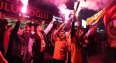 Bursa'da şampiyonluk kutlamaları: Bulvar sarı-kırmızı