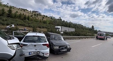 Bursa'da zincirleme trafik kazası: 3 araç çarpıştı