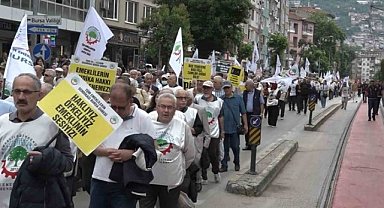 Bursa'daki emekliler seslerini duyurmak için yürüdü