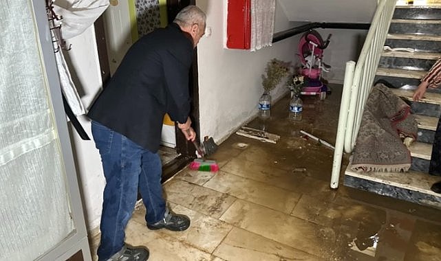 Bursa merkez ilçelerinde sağanak yağış hayatı aksattı