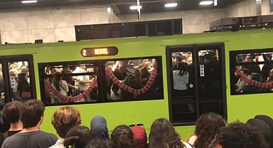 Bursa Odunluk Metro İstasyonu'ndaki vagonda kavga