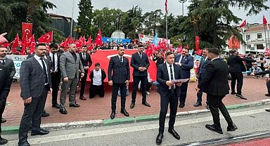 Bursa Ülkü Ocakları'nın yürüyüşüne yoğun katılım