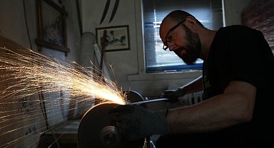 Bursalı kılıç ustaları siparişlere yetişemiyor!