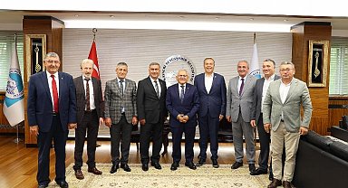 CHP heyetinden Başkan Büyükkılıç'a "hayırlı olsun" ziyareti