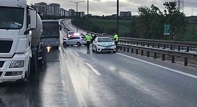 Edirne'deki kazada otomobil bariyerlere çarptı: 1 yaralı