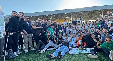 Fenerbahçeli İsmail Yüksek, İznikspor maçını izledi! 