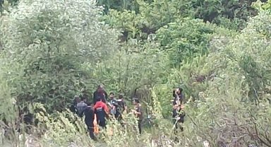 Hakkari'de dağlık alanda düşen kadın kurtarıldı