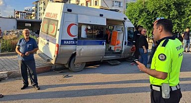 Hatay Dörtyol'daki kazaya 3 araç karıştı: 5 yaralı