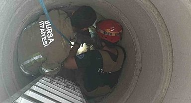 İnegöl'de kurbanlık hayvanı rögardan itfaiye çıkardı