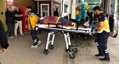 İnegöl-Yenişehir yolunda TIR dorsesine otomobil çarptı: 3 yaralı