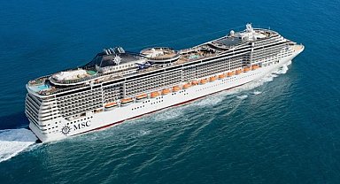 İzmir'e dev kruvaziyerle 3.641 turist geldi