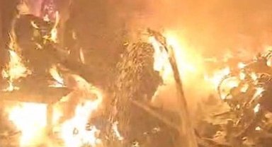 Kahramanmaraş'ın Onikişubat ilçesindeki 3 katlı evde yangın