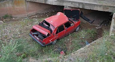 Yahşihan'da otomobil beton menfeze çarptı: 2 yaralı