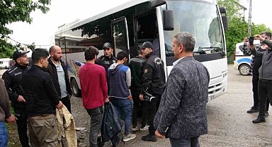 Yeşilyurt'ta çok sayıda kaçak göçmen yakalandı