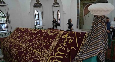 Yıldırım Beyezid Türbesi’nde puşide örtüsü değiştirildi