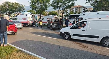 Bursa'da 3 otomobilin çarpıştığı kazada 4 yaralı