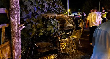 Bursa'da iki otomobil kafa kafaya çarpıştı: 3 yaralı