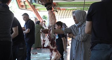 Bursa'da kadın kasaplar da dikkat çekti