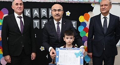 Bursa'da öğrenciler karne sevinci yaşadı