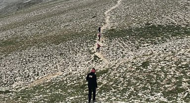 Bursa'da Uludağ'ın zirvesine Türk bayrağı taşındı