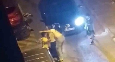 Bursa'nın merkezinde gençlerin tekme tokatlı kavgası