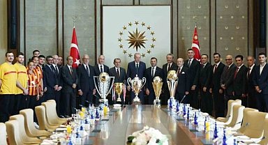 Cumhurbaşkanı Erdoğan'a şampiyon Galatasaray takımlarından ziyaret