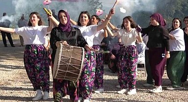 İnegöl'de altın madenini protesto için altın takılarını çıkardılar