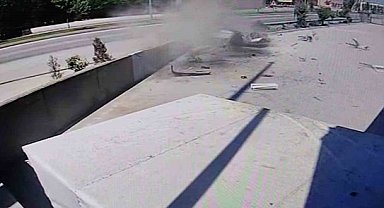 İnegöl'de duvara çarparak kaza yapan otomobil yandı: 3 yaralı