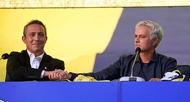 Jose Mourinho Fenerbahçe'ye imzayı attı