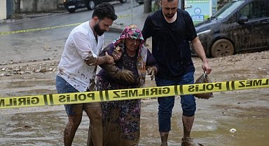 Bursa'da sel: Her yer sular içerisinde kaldı