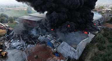 Bursa'daki yangın çevredeki 3 fabrikaya da sıçradı