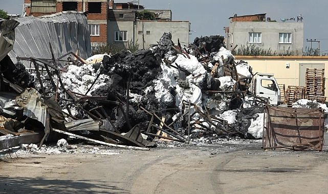 Hurdalar milyonluk fabrikaları küle çevirdi işte son görüntüler