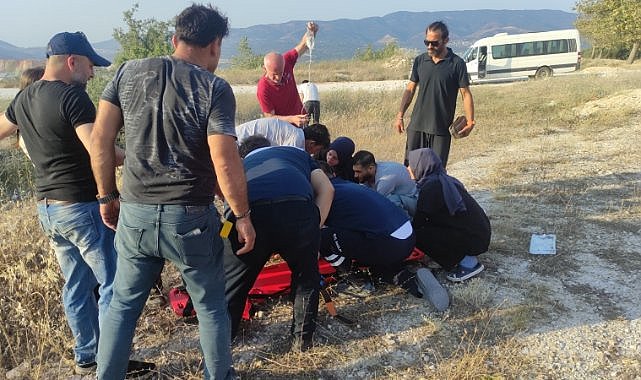 Motosiklet kayalıklara uçtu: 2 ağır yaralı