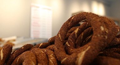 Bursa'da 100 gram simit artık 15 lira